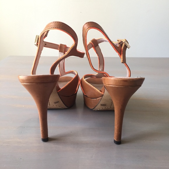 🌻 Vince Camuto Trinna Tan Leather Heels Size 5.5 - Picture 4 of 8